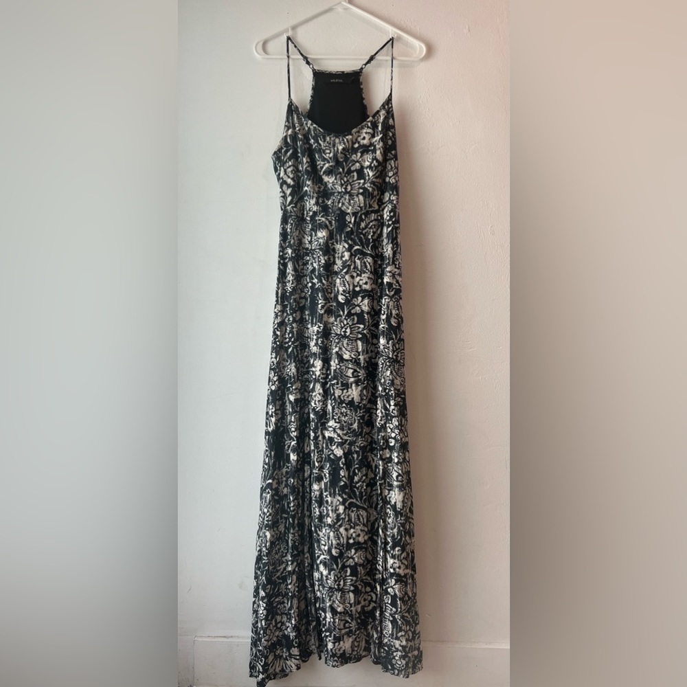 Beautiful Arc & Co maxi dress size M.